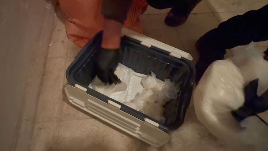 Emniyet Sokakları Temizliyor:  2 Kilo Metamfetamin ve Silahlar Ele Geçirildi