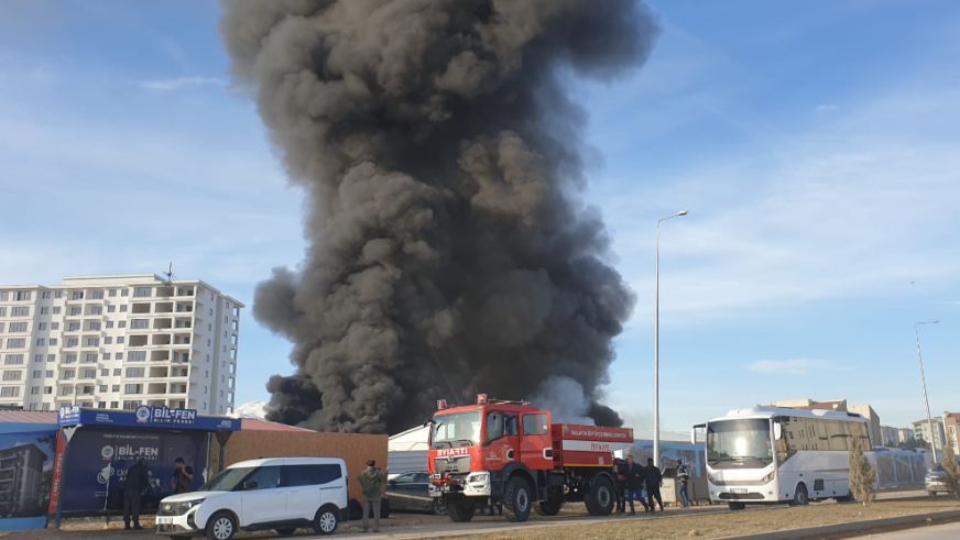 İnşaat İşçilerinin Zor Anları: Şantiye Alevlere Teslim