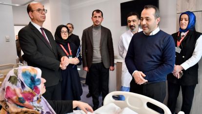 Babacan'dan hastalara ve sağlık çalışanlarına ziyaret