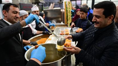 Bayram Başkan Vatandaşlarla Sıraya Girdi 