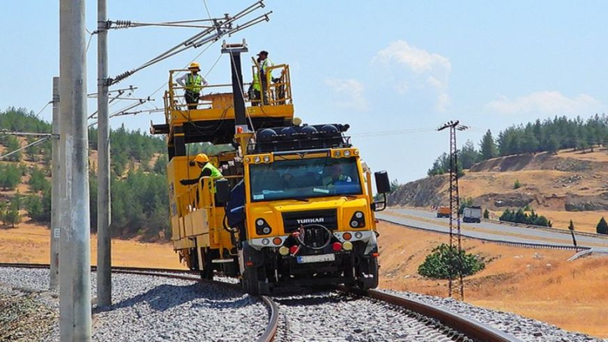 Doğanşehir-Suçatı demiryolu hattına 27 bin 500 volt elektrik verilecek