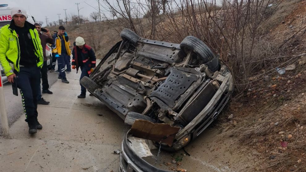 Otomobil Ters Döndü: 6 Yaralı