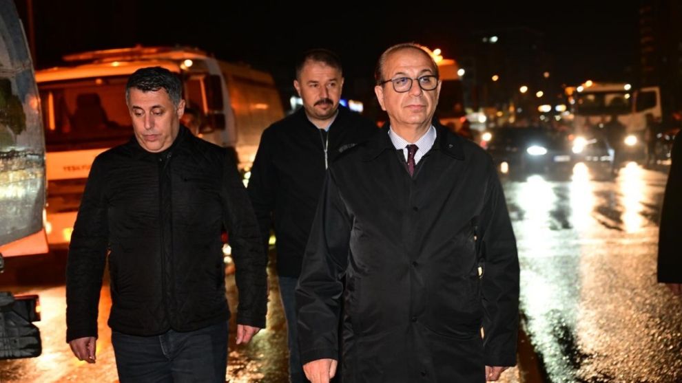 Yeşilyurt'ta İftar Sonrası Temizlik Seferberliği: Cadde ve Sokaklar Yıkanıyor