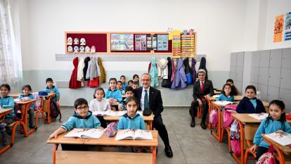 Eğitim Camiasına Vali Desteği: "Evlatlarımız İçin Gayretle Çalışıyoruz"