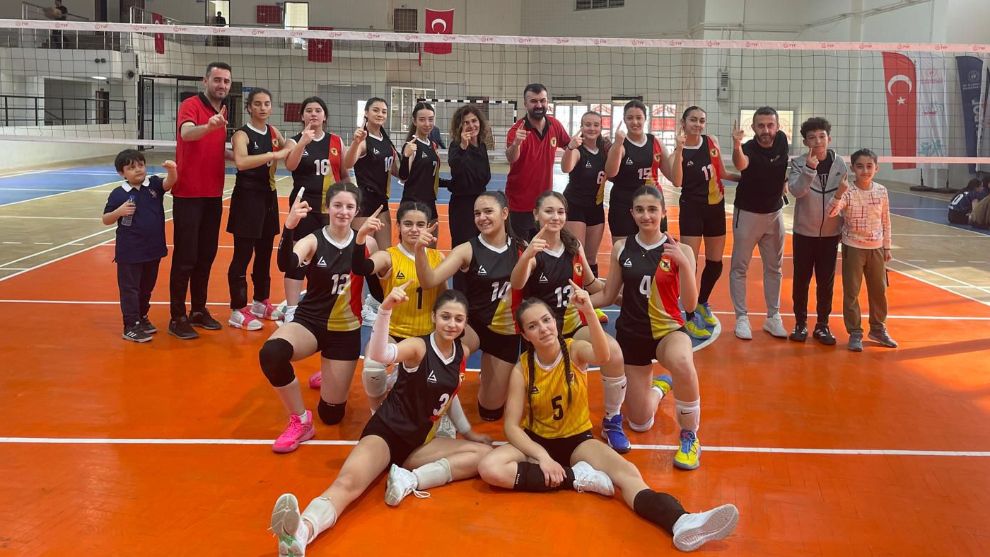 Altın Kızlar Finallerde: Malatya Voleybolda Tarih Yazıyor