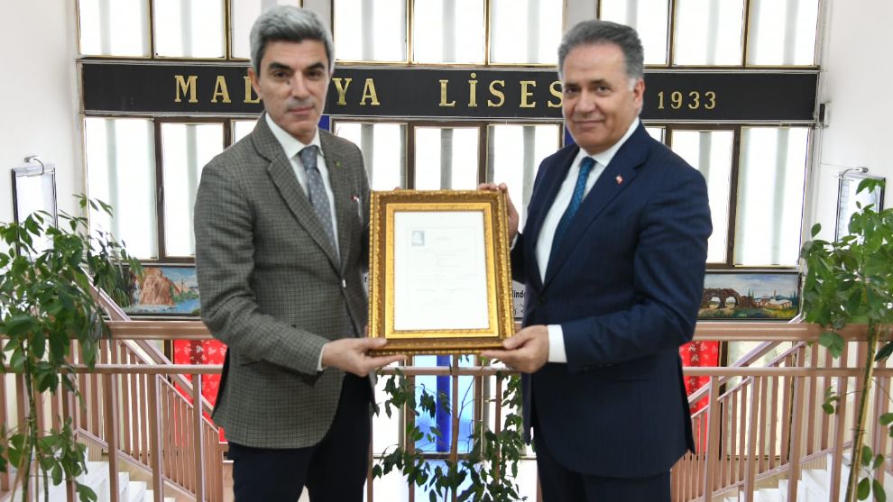 Rektör Akpolat Yıllar Sonra Lise Diplomasını Aldı!