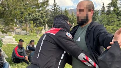 Kabir Ziyareti Değil GBT Mesaisi: Yunuslar Mezarlıkta