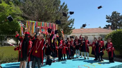 Anaokulu Öğrencilerinden Mezuniyet Gösterisi