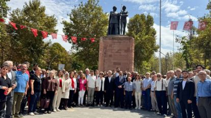 Barış Yıldız ve Partililer Anıt Önünde: "Oyunları Bozacağız!"
