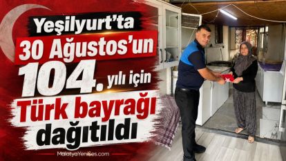 Yeşilyurt'ta 30 Ağustos'un 104. yılı için Türk bayrağı dağıtıldı