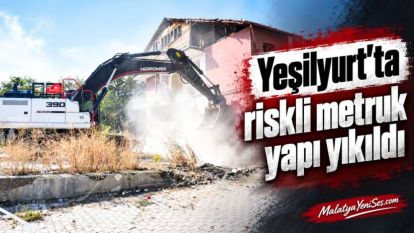 Yeşilyurt'ta riskli metruk yapı yıkıldı